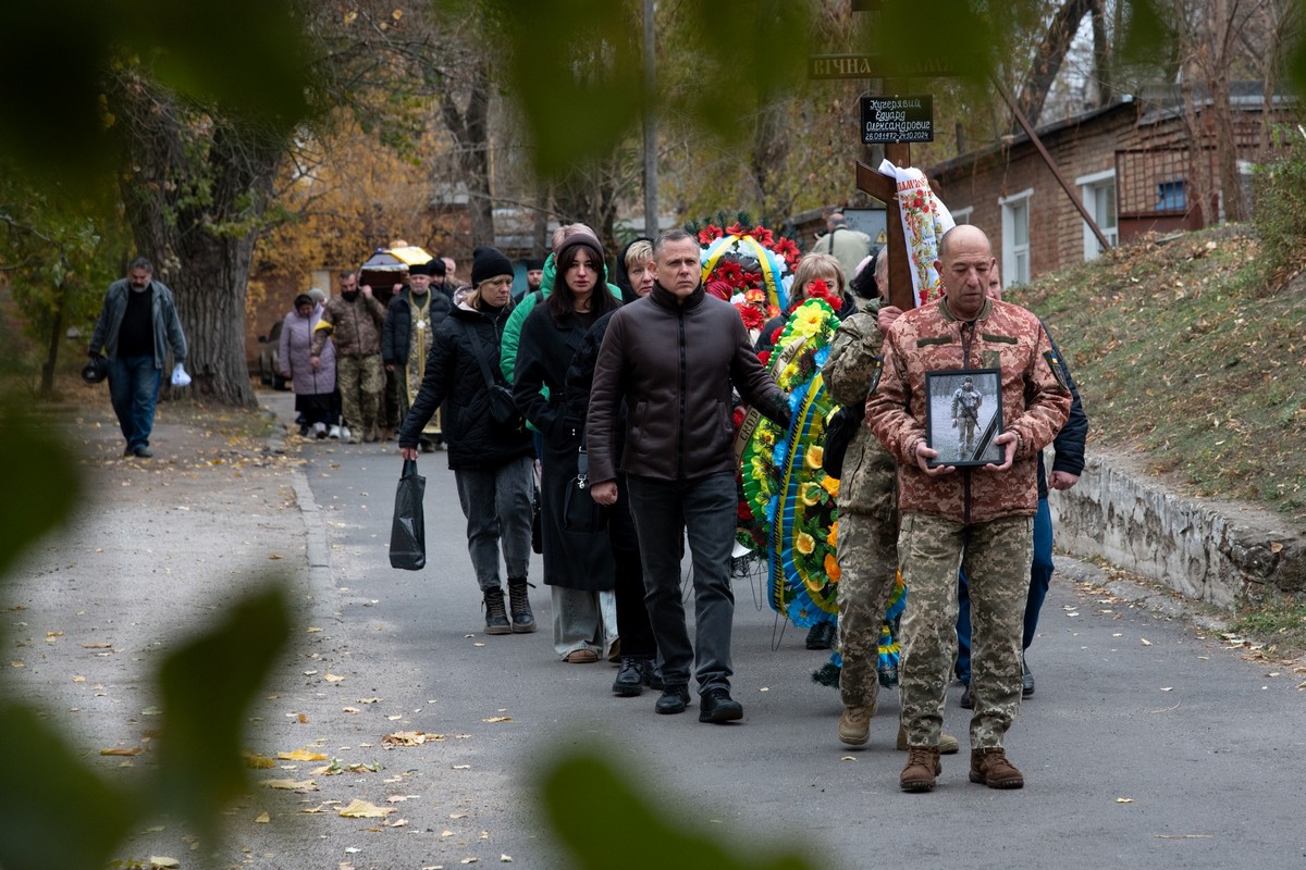 Нікополь провів в останню путь полеглого Захисника 11