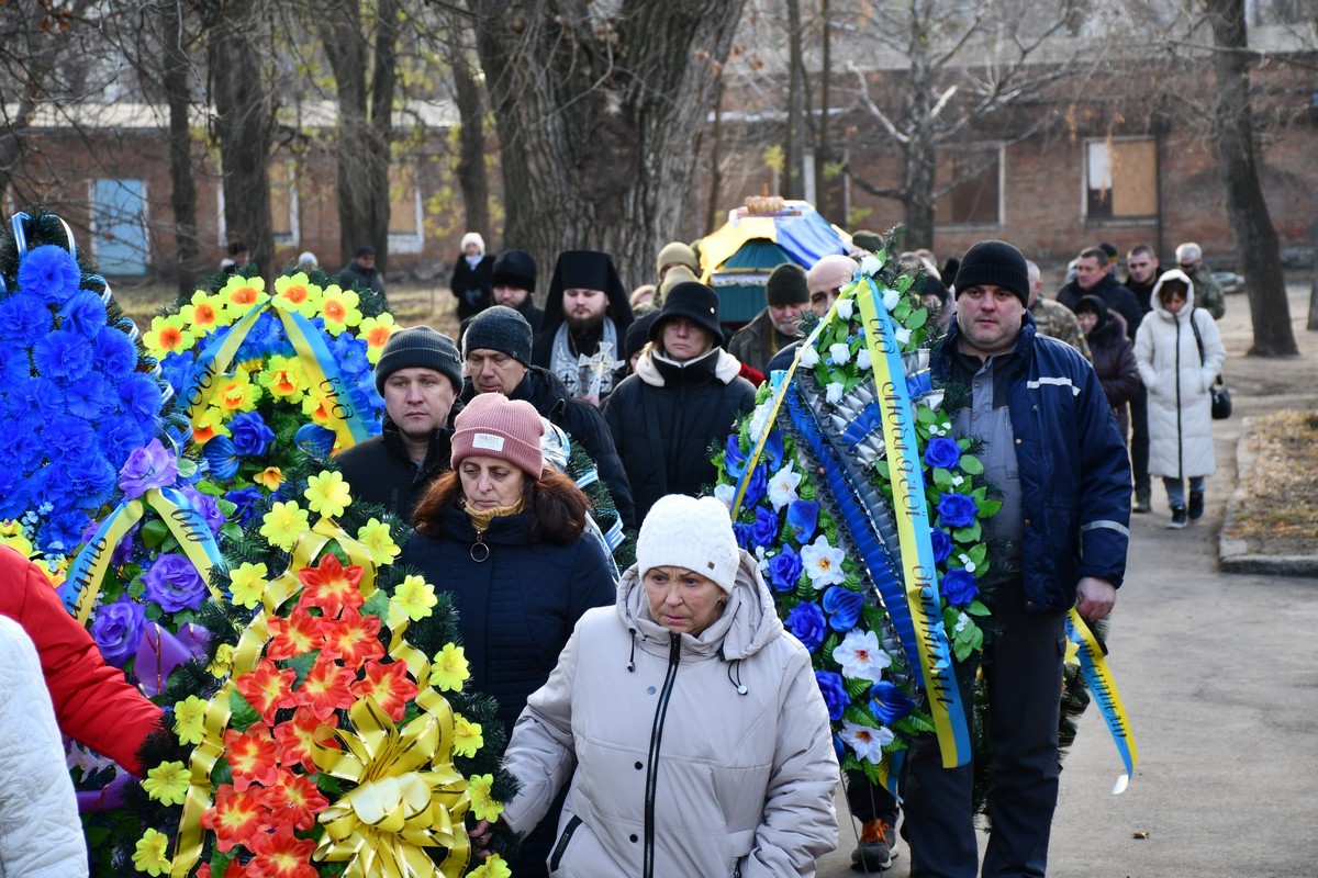 Нікополь провів в останню путь полеглого Захисника 12