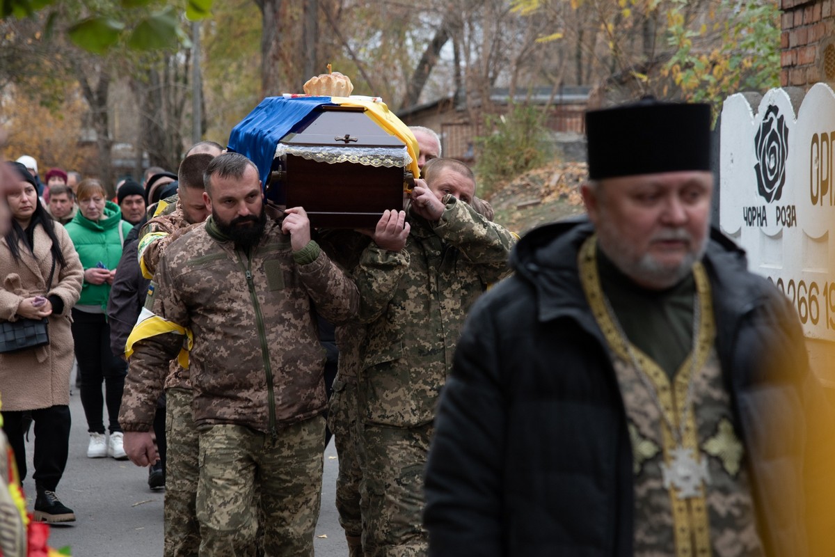 Нікополь провів в останню путь полеглого Захисника 12