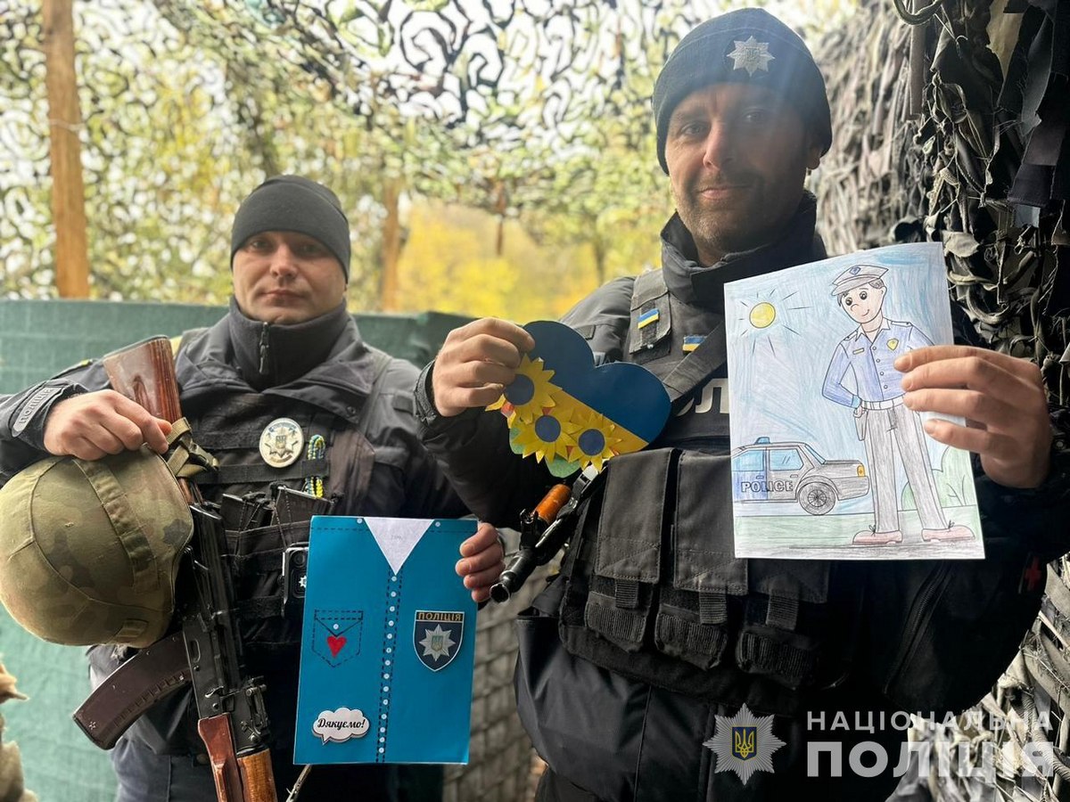 Школярі Нікопольщини подякували поліцейським і передали їм свої малюнки (фото) 4