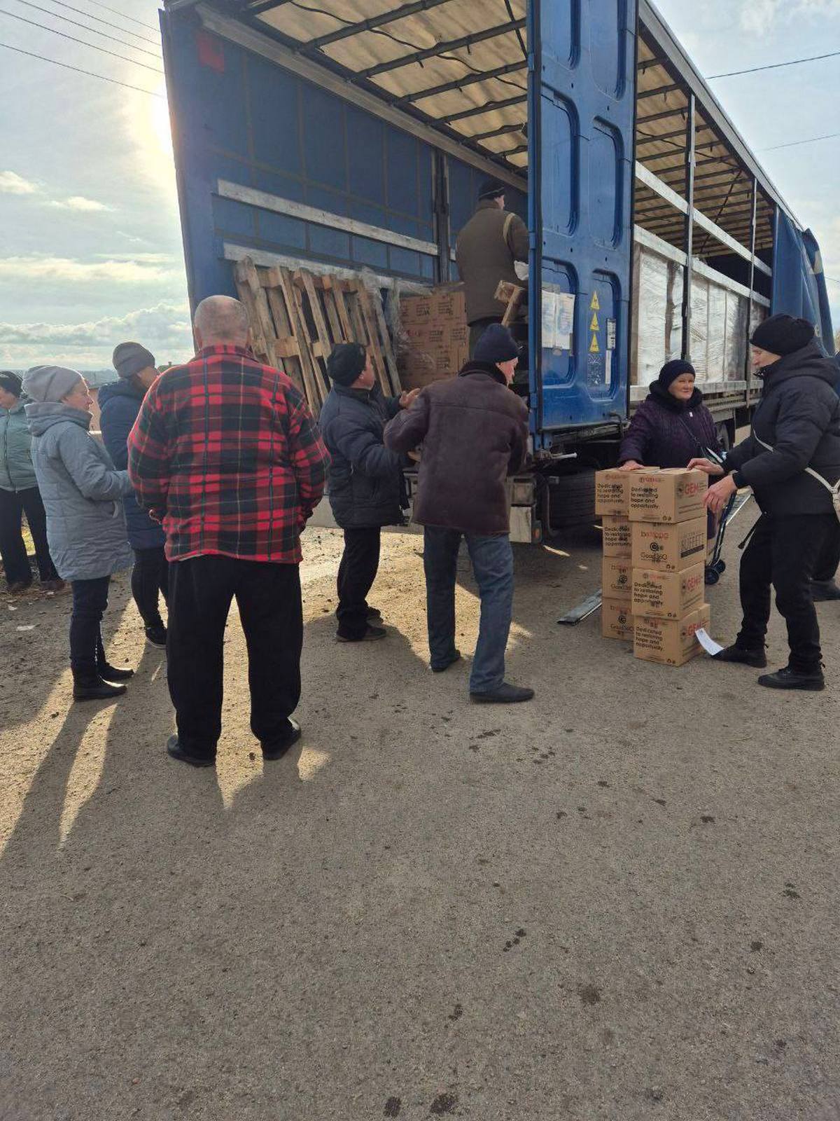 Жителям Мирівської громади видали понад 1400 харчових наборів (фото) 3