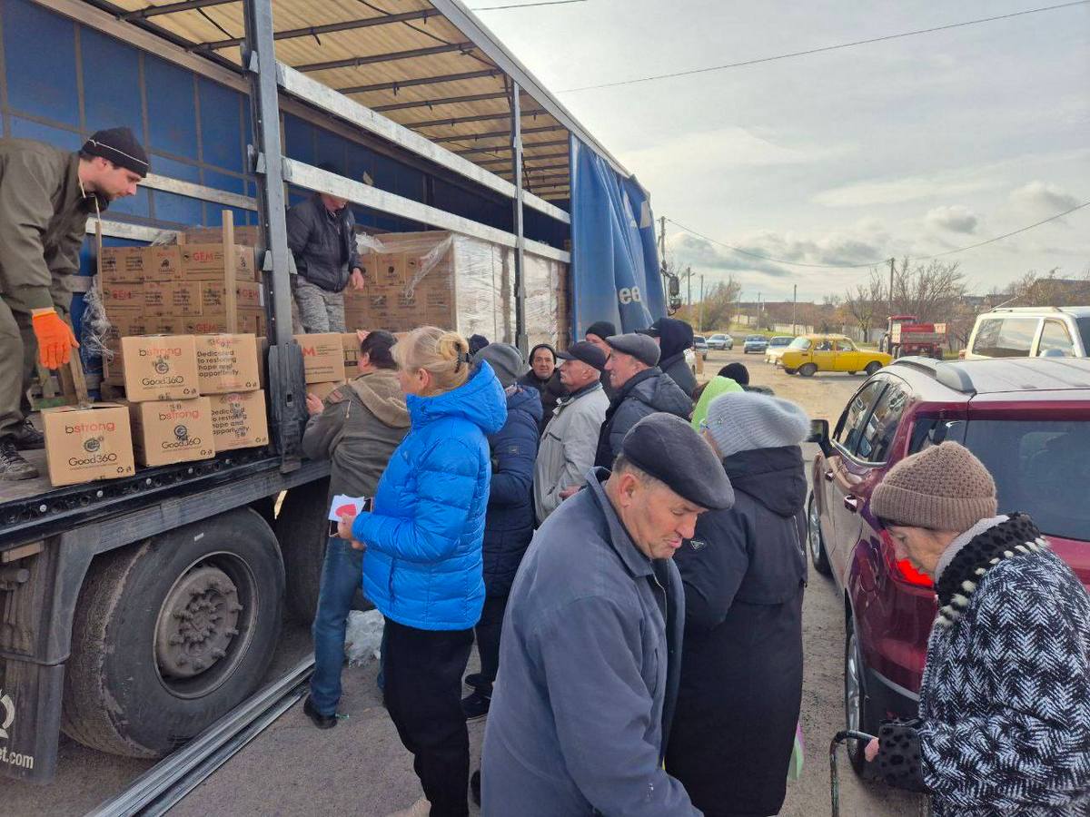 Жителям Мирівської громади видали понад 1400 харчових наборів (фото) 4