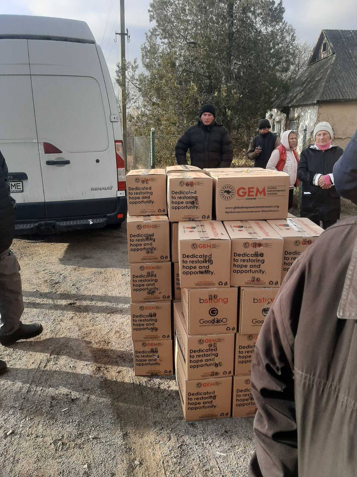 Жителям Мирівської громади видали понад 1400 харчових наборів (фото) 5