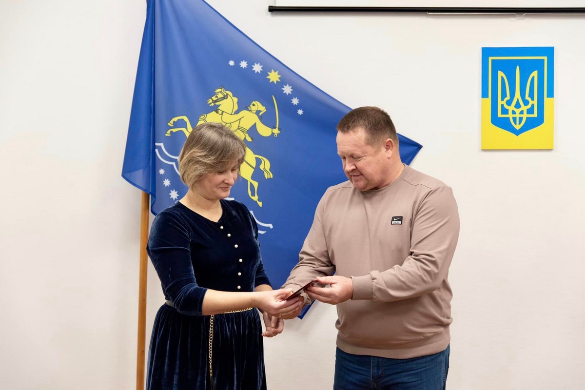 Жителька Нікополя отримала звання «Мати-героїня» (фото) 1 Жителька Нікополя отримала звання 2
