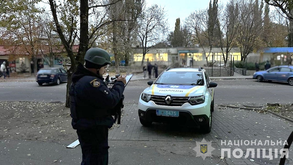 Фото наслідків обстрілів у Нікополі