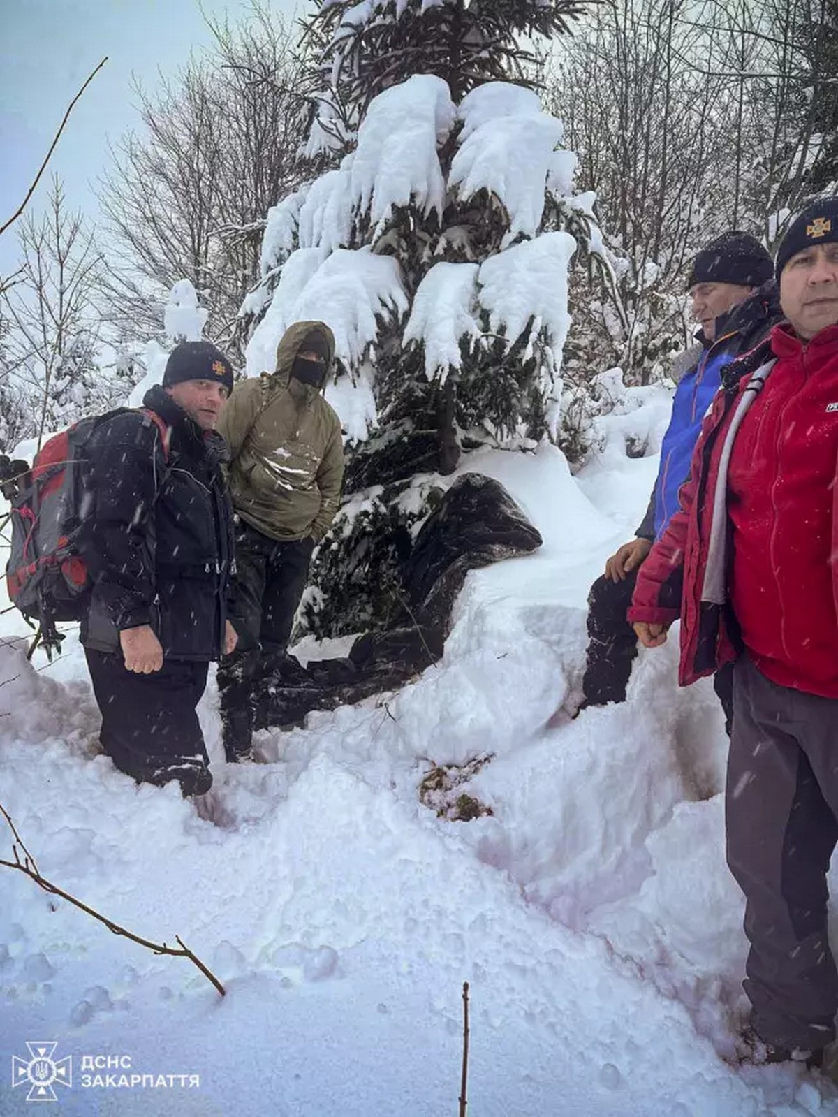 20-річний мешканець Дніпропетровщини три дні блукав у засніжених горах Закарпаття