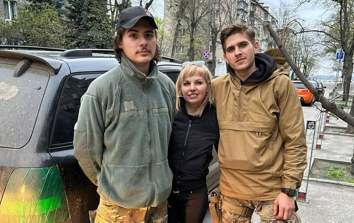 Збирає необхідні речі і передає автівки на фронт: як на Нікопольщині мати полеглого Захисника допомагає військовим 1 як на Нікопольщині мати полеглого Захисника допомагає військовим 2