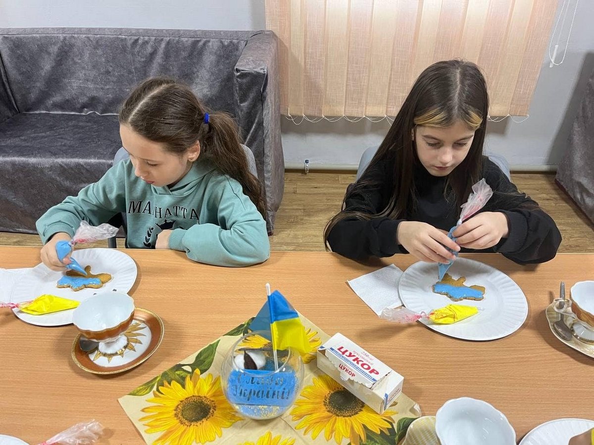 Діти розмальовували пряники, а дорослі грали у теніс: які активності проходили у ветеранському просторі Покрова 1 які активності проходили у ветеранському просторі Покрова 4