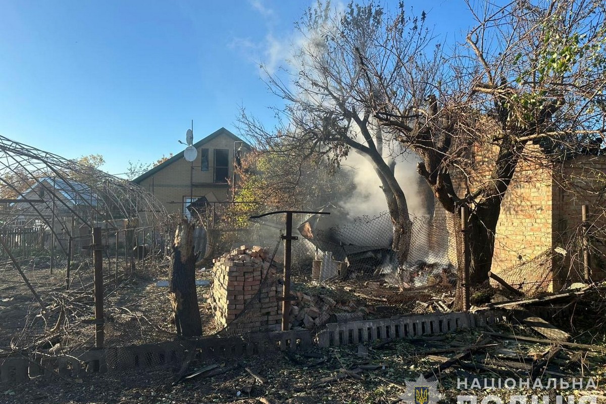 Поліція Нікополя показала наслідки обстрілів: фото