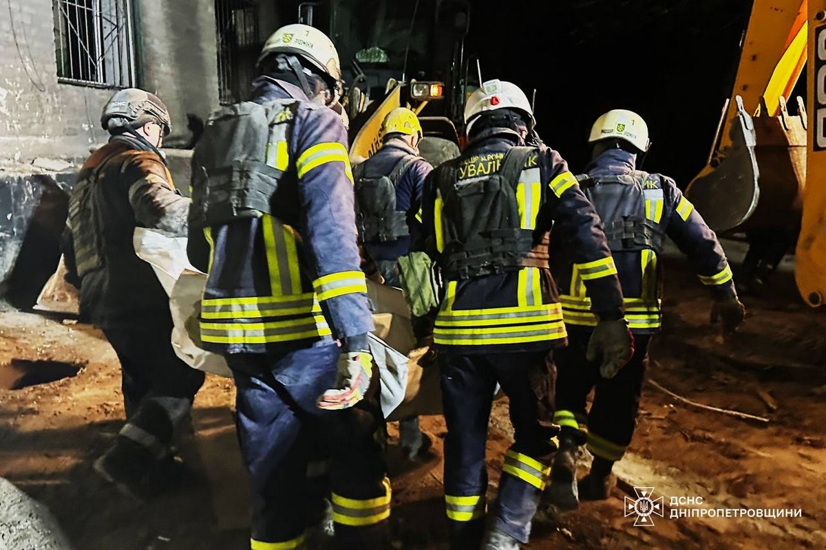 Ворог вдарив вранці по Нікополю і Кам’янському району, тіла дітей і жінки дістали з-під завалів у Кривому Роз