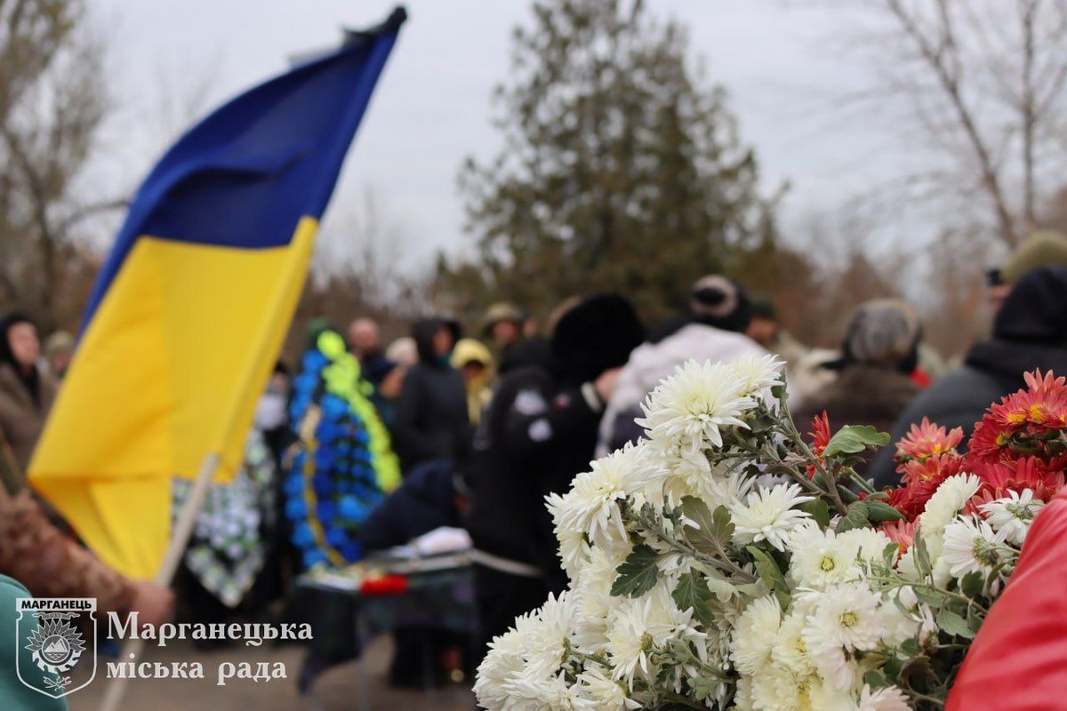 У Марганці сьогодні провели в останню путь 28-річного матроса (фото)