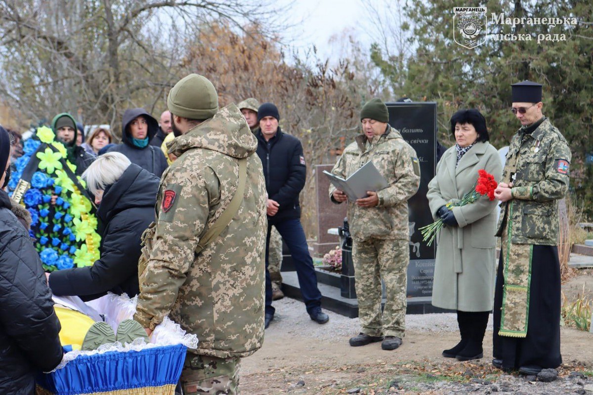 У Марганці сьогодні провели в останню путь 28-річного матроса (фото)