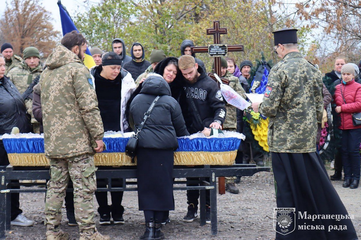 У Марганці сьогодні провели в останню путь 28-річного матроса (фото)