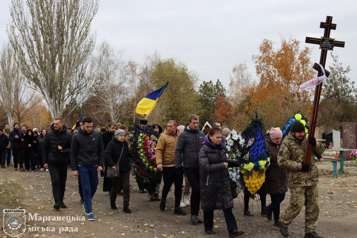 У Марганці сьогодні провели в останню путь 28-річного матроса (фото)