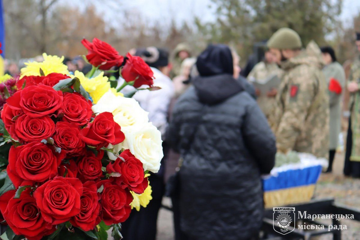 У Марганці сьогодні провели в останню путь 28-річного матроса (фото)