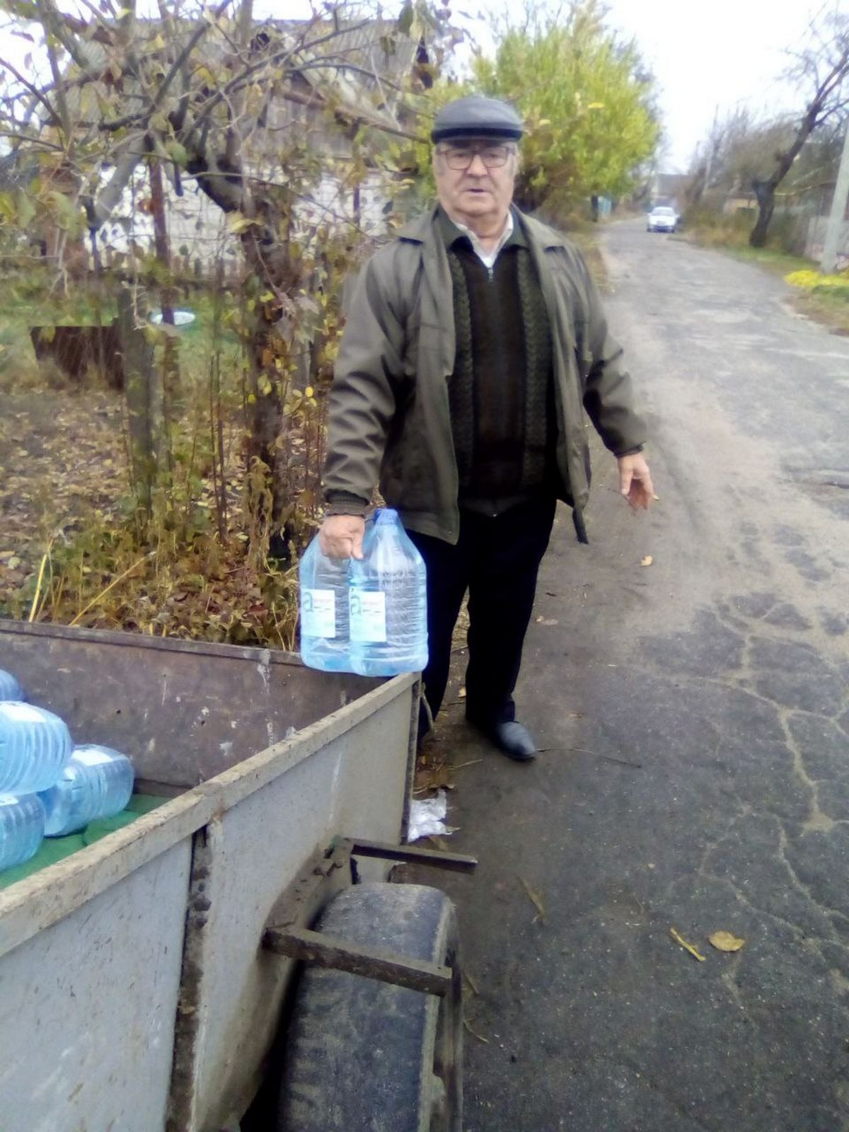 Вода і гігієнічні набори: яку гуманітарну допомогу отримують у Марганецькій громаді цього тижня