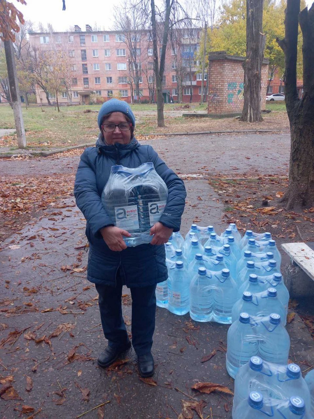 Вода і гігієнічні набори: яку гуманітарну допомогу отримують у Марганецькій громаді цього тижня