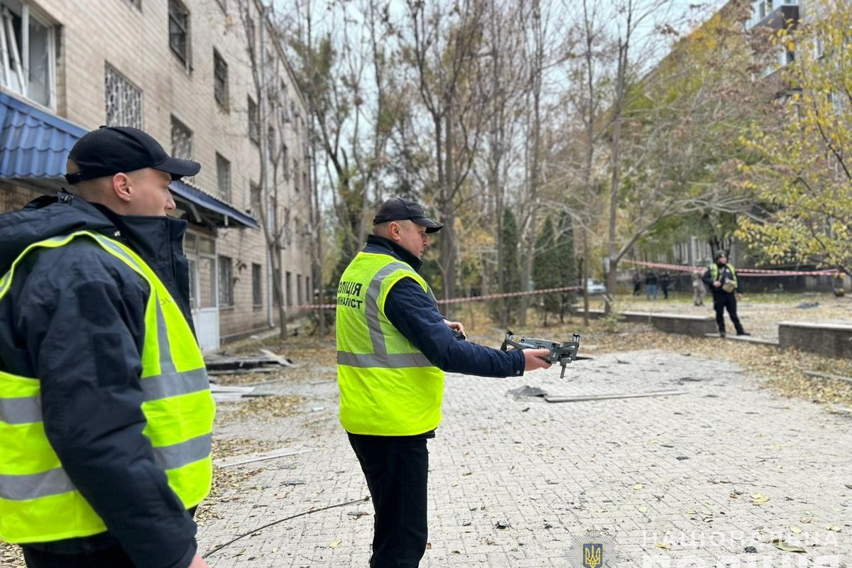 про наслідки ракетного удару по Кривому Рогу розповіли у поліції 12