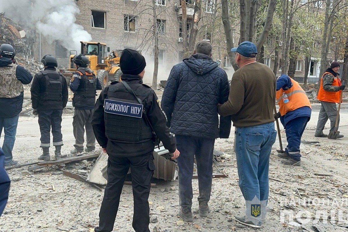 про наслідки ракетного удару по Кривому Рогу розповіли у поліції 15