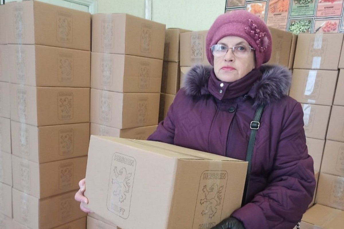 У Марганці мешканці почали отримувати продуктові набори від Німецької землі Гессен 1 У Марганці мешканці почали отримувати продуктові набори від Німецької землі Гессен