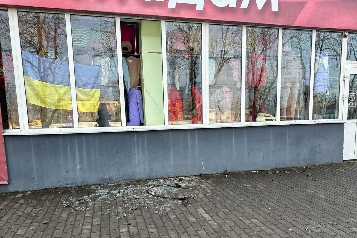 Понівечено лікарню, школу, магазин: про наслідки удару по Кривому Рогу розповіли у поліції 1 Понівечено лікарню, школу, магазин: про наслідки удару по Кривому Рогу розповіли у поліції