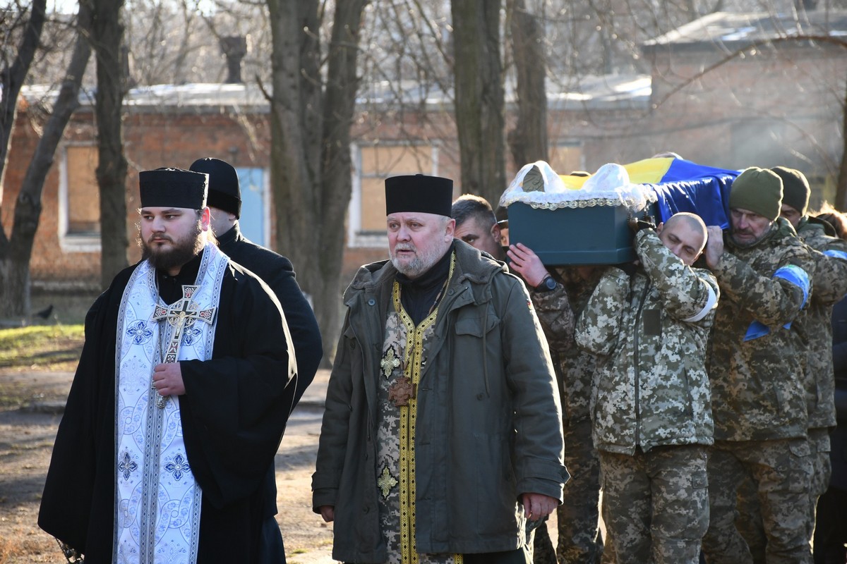 14 грудня Нікополь провів останню путь хороброго Захисника (фото) 11