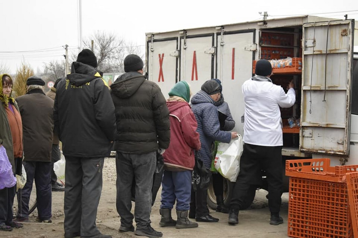 Мешканцям прифронтової громади на Нікопольщині роздали хліб: фото