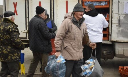 Мешканцям прифронтової громади на Нікопольщині роздали хліб (фото)