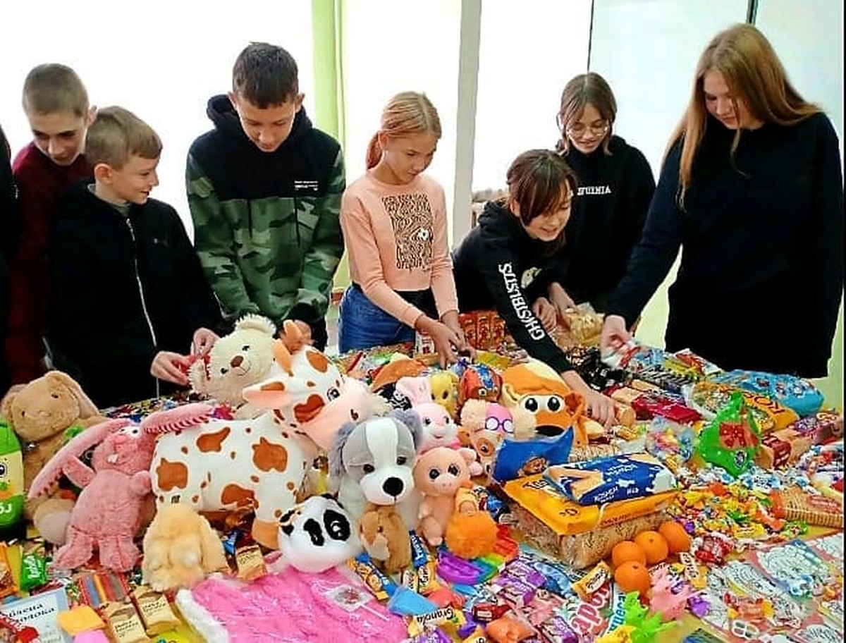 У Покрові гімназисти стали помічниками Святого Миколая (фото)