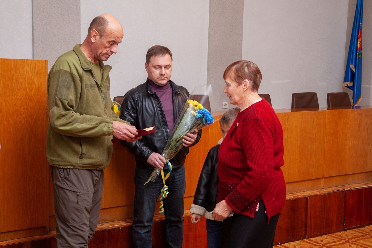 9 полеглим Захисникам з Нікопольщини присвоєно державні нагороди: їх вручили рідним у РВА