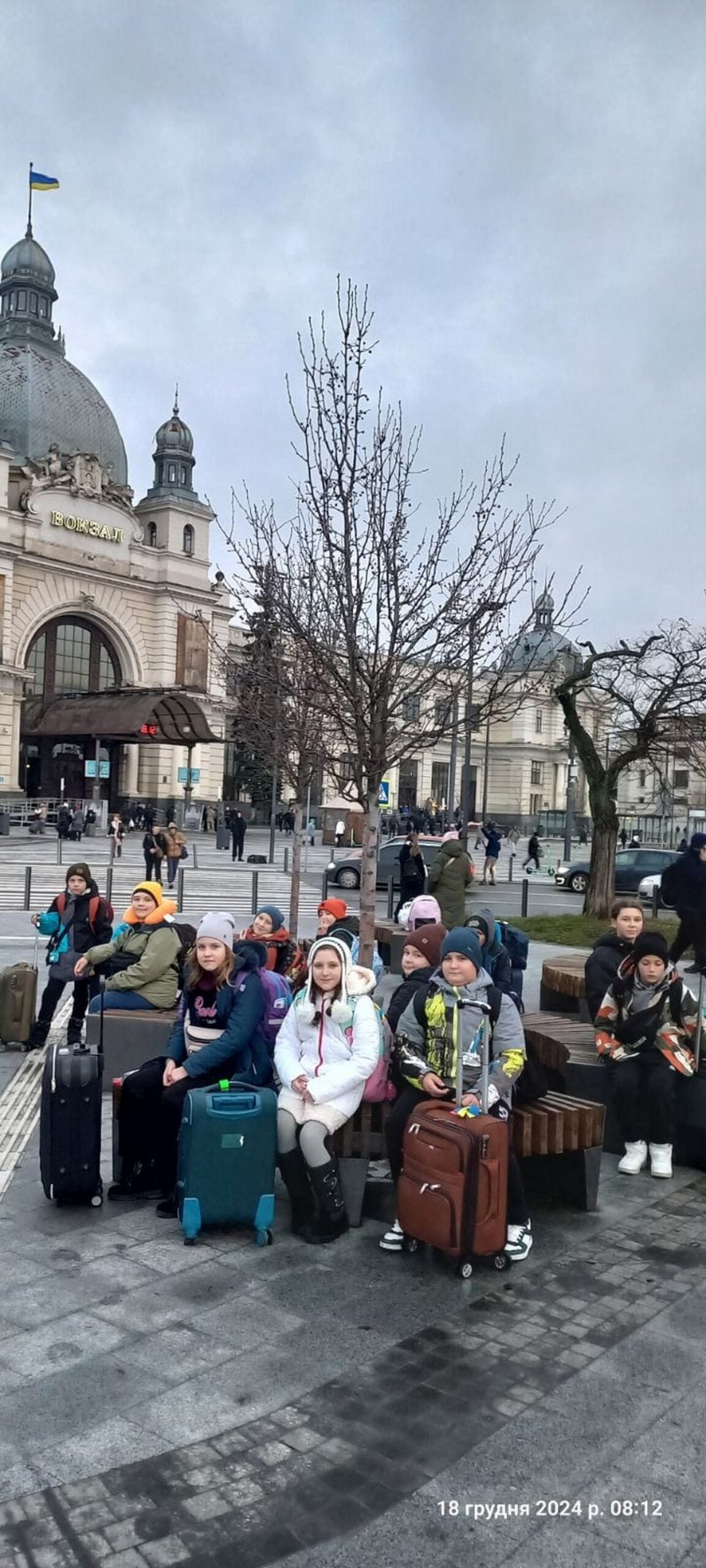 Сьогодні 10 нікопольських дітей вирушили на відпочинок до Італії (фото)