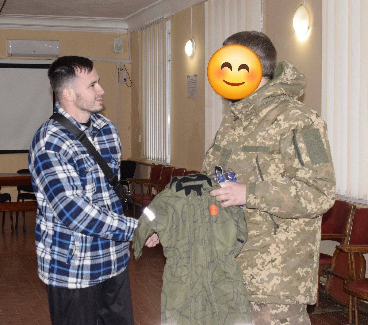 На Нікопольщині родини з маленькими дітьми отримали подарунки від Захисників: фото