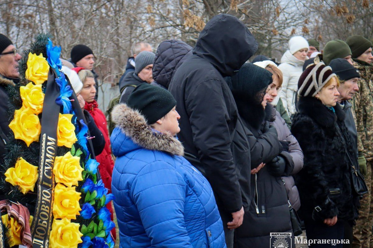 Марганець провів в останню путь полеглого Захисника Олексія Шахмана (фото) 10