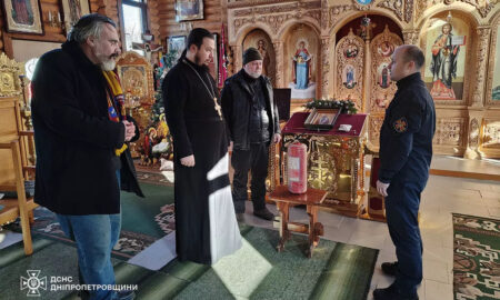  Рятувальники Нікопольщини провели профілактичні бесіди у храмах району (фото)