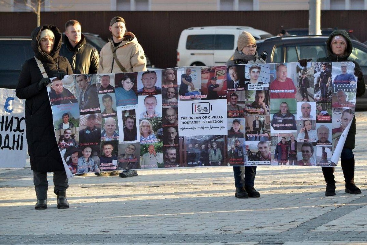 У Києві енергодарці взяли участь в акції на підтримку цивільних бранців росії 2