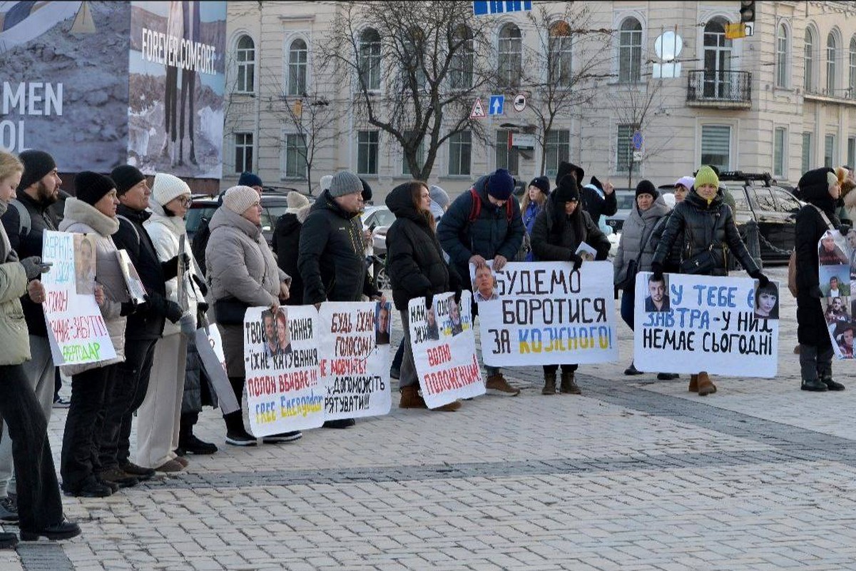 У Києві енергодарці взяли участь в акції на підтримку цивільних бранців росії 5