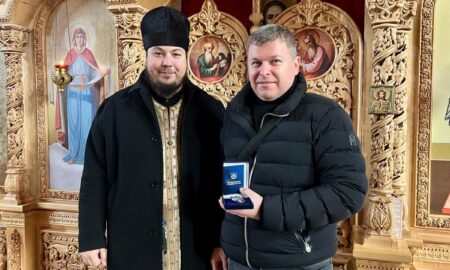 У Нікополі благодійник ПЦУ отримав нагороду від військової частини