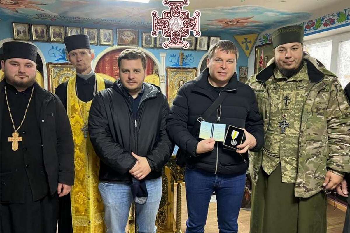 У Нікополі благодійник ПЦУ отримав нагороду від військової частини 2