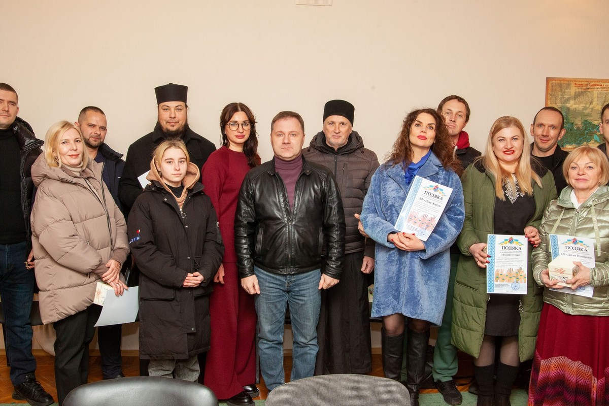 В.о Нікопольської РВА нагородив волонтерів району з нагоди свята 3