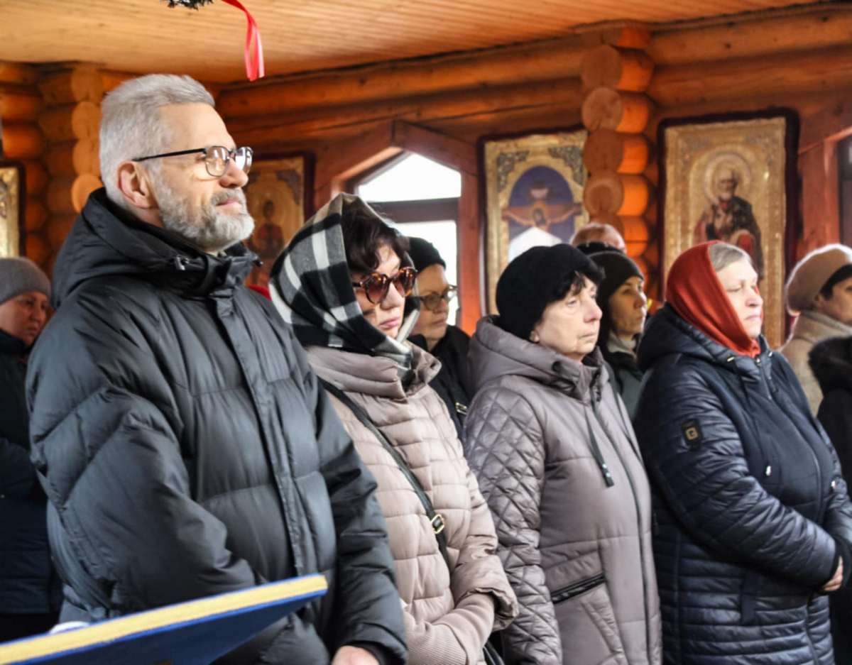 З Днем святого Миколая дітей Нікополя привітали священники ПЦУ (фото)