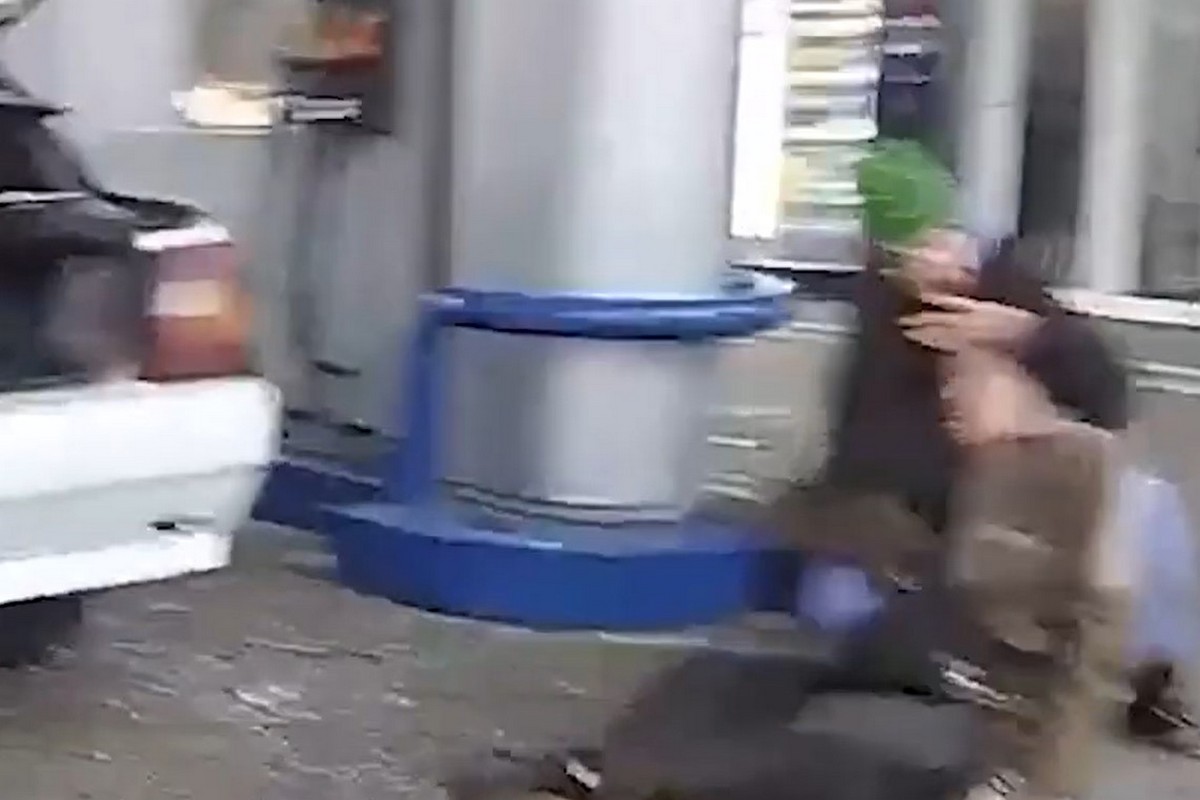 Відео перших секунд після удару по АЗС на Нікопольщині показала поліція 1 Відео перших секунд після удару по АЗС на Нікопольщині показала поліція