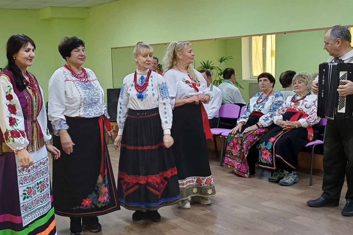 до дня ЗСУ у Нікополі відбувся концерт гурту 8