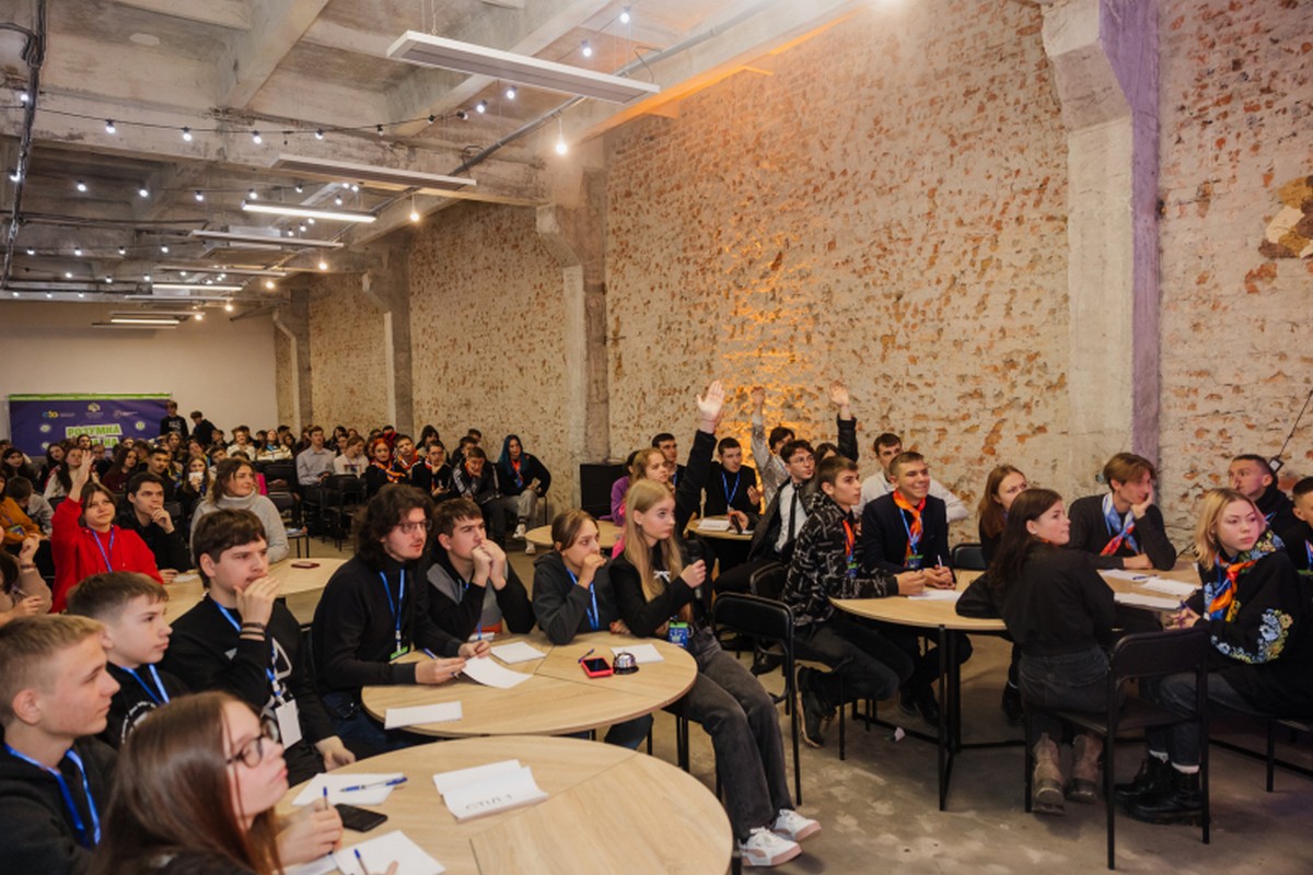 Молода команда з Нікопольщини взяла участь в інтелектуальній грі «Розумна країна» 1 команда з Нікопольщини 2