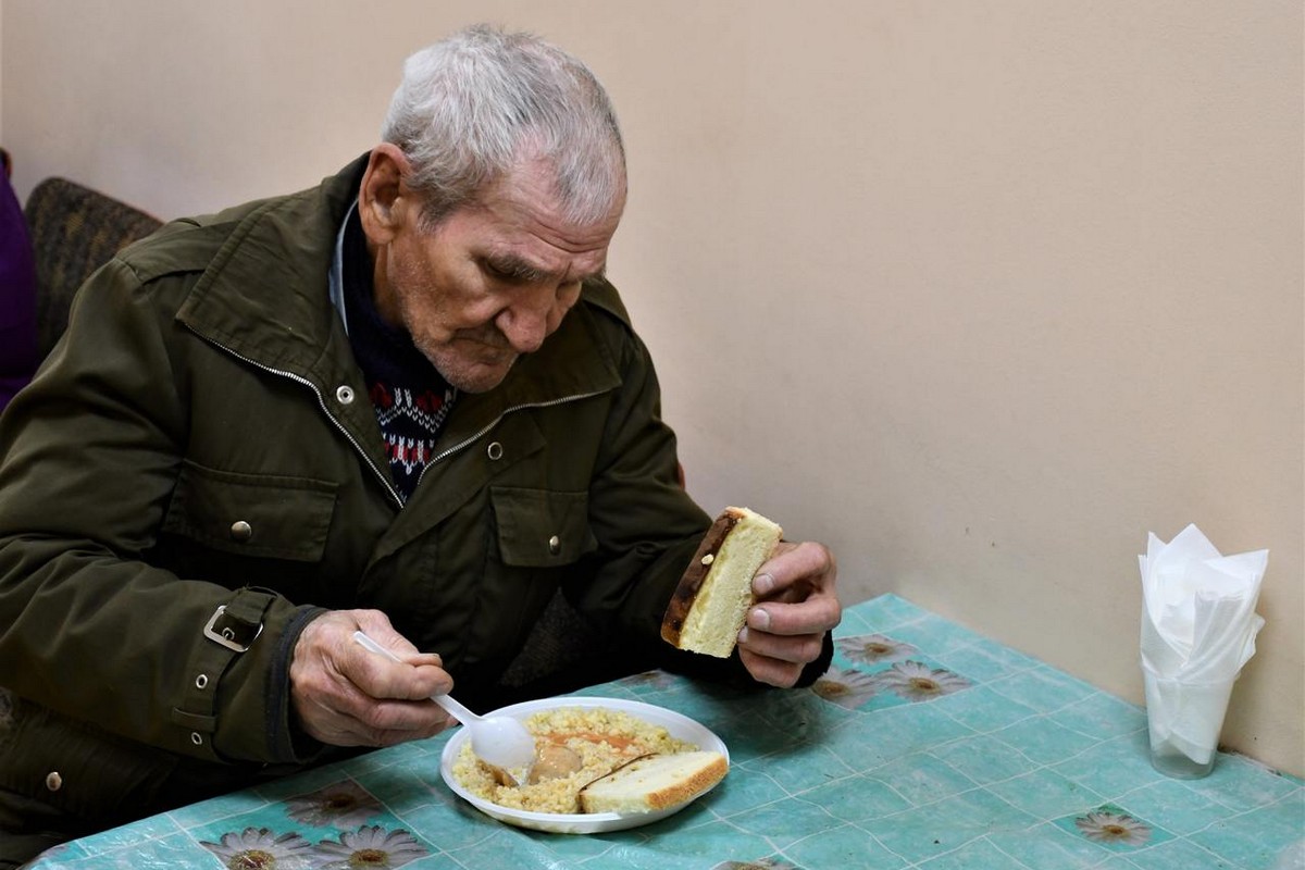 Пункт обігріву у Нікополі розпочав роботу: тут можна випити чаю, пообідати, отримати теплий одяг 1 Пункт обігріву у Нікополі розпочав роботу: тут можна випити чаю, пообідати, отримати теплий одяг