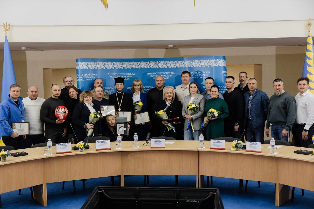 У ДніпроОВА нагородили волонтерів напередодні свята (фото) 1 У ДніпроОВА нагородили волонтерів напередодні свята (фото)