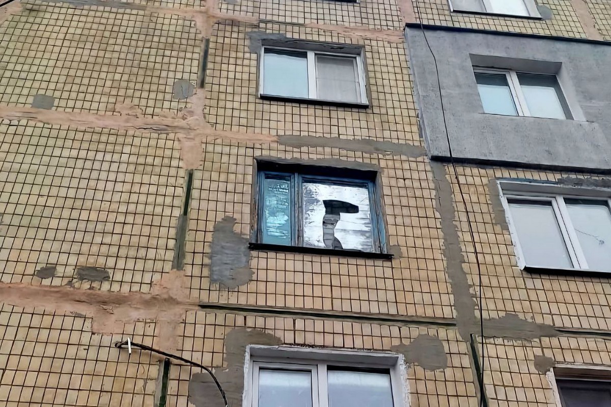 Понівечено багатоповерхівки і приватні будинки: ворог масовано обстріляв Нікополь і район (фото) 1 Понівечено багатоповерхівки і приватні будинки: ворог масовано обстріляв Нікополь і район (фото)