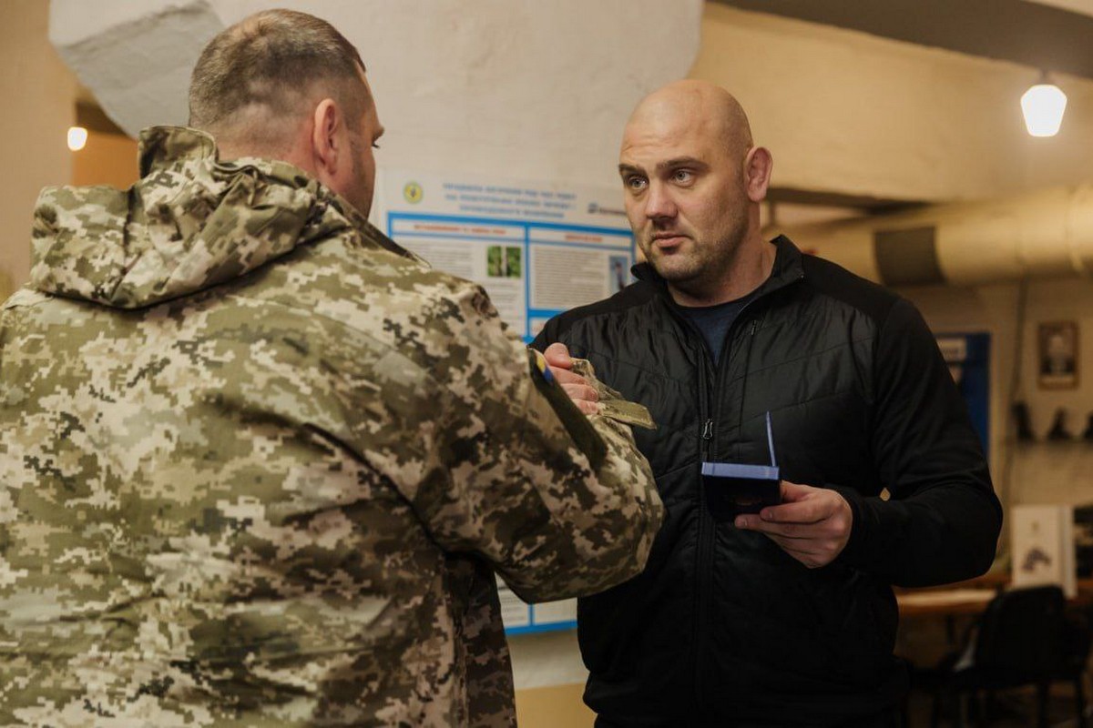 У День ЗСУ начальник ДніпроОВА вручив нагороди мужнім воїнам (фото)