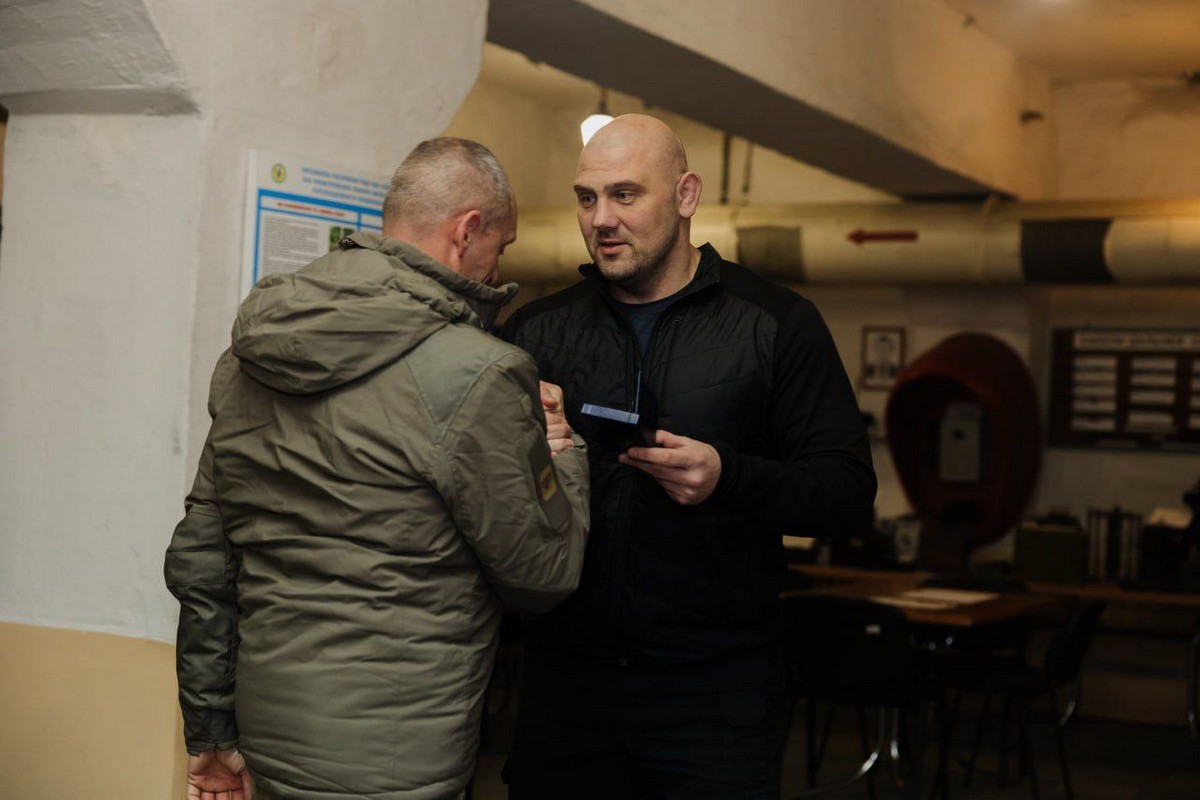 У День ЗСУ начальник ДніпроОВА вручив нагороди мужнім воїнам (фото)