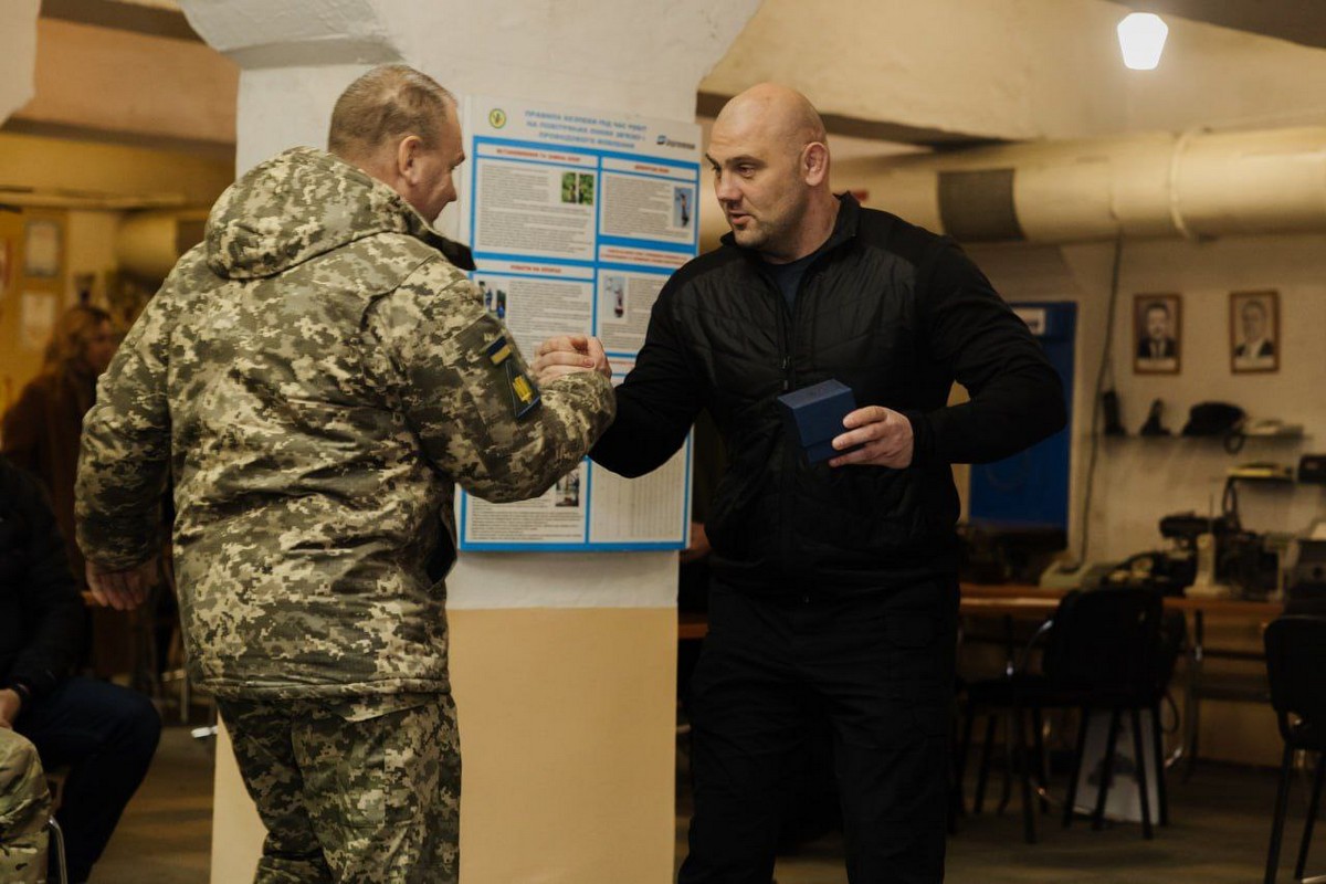 У День ЗСУ начальник ДніпроОВА вручив нагороди мужнім воїнам (фото)