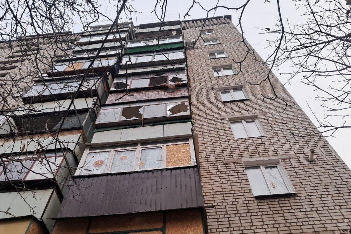 У Нікополі понівечено АЗС і дев’ятиповерхівку, також під обстрілами були громади району і Синельниківщина 1 У Нікополі понівечено АЗС і дев’ятиповерхівку, також під обстрілами були громади району і Синельниківщина